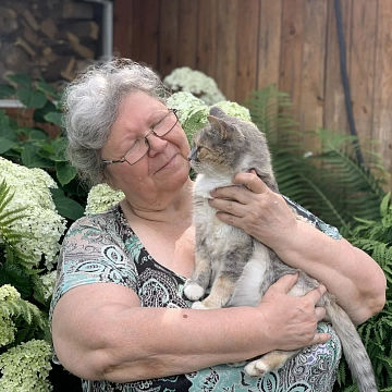 Бабушка для кошки